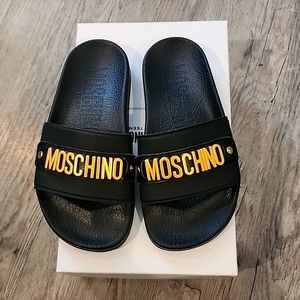Kids moschino logo pool slides